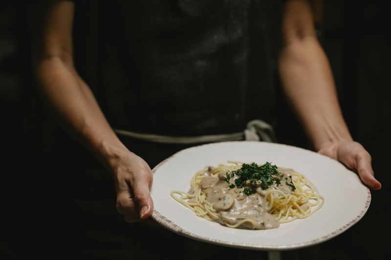 Creamy carbonara pasta